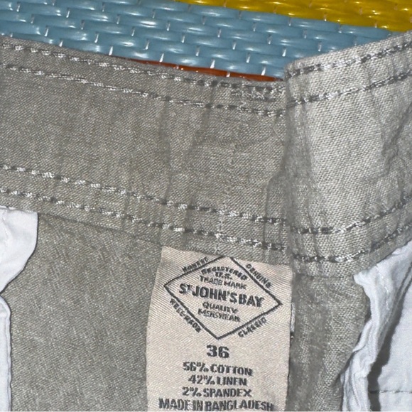 St. John's Bay Light Grey Linen Cargo Shorts Men’s Size 36 - Picture 2 of 3